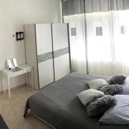 Ljube شقة ماكارسكا