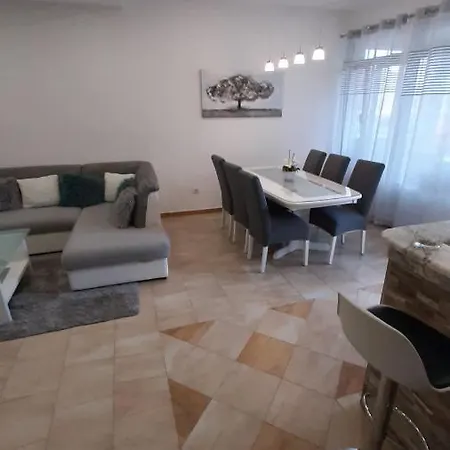 Ljube ماكارسكا